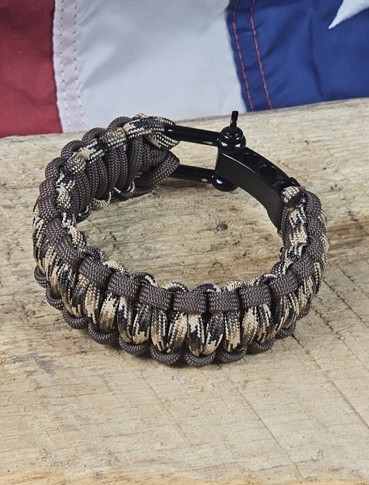 Men's Cobra Weave Paracord Bracelet - Tomahawk Camo Core - Brown Trim - Black Metal Shackle