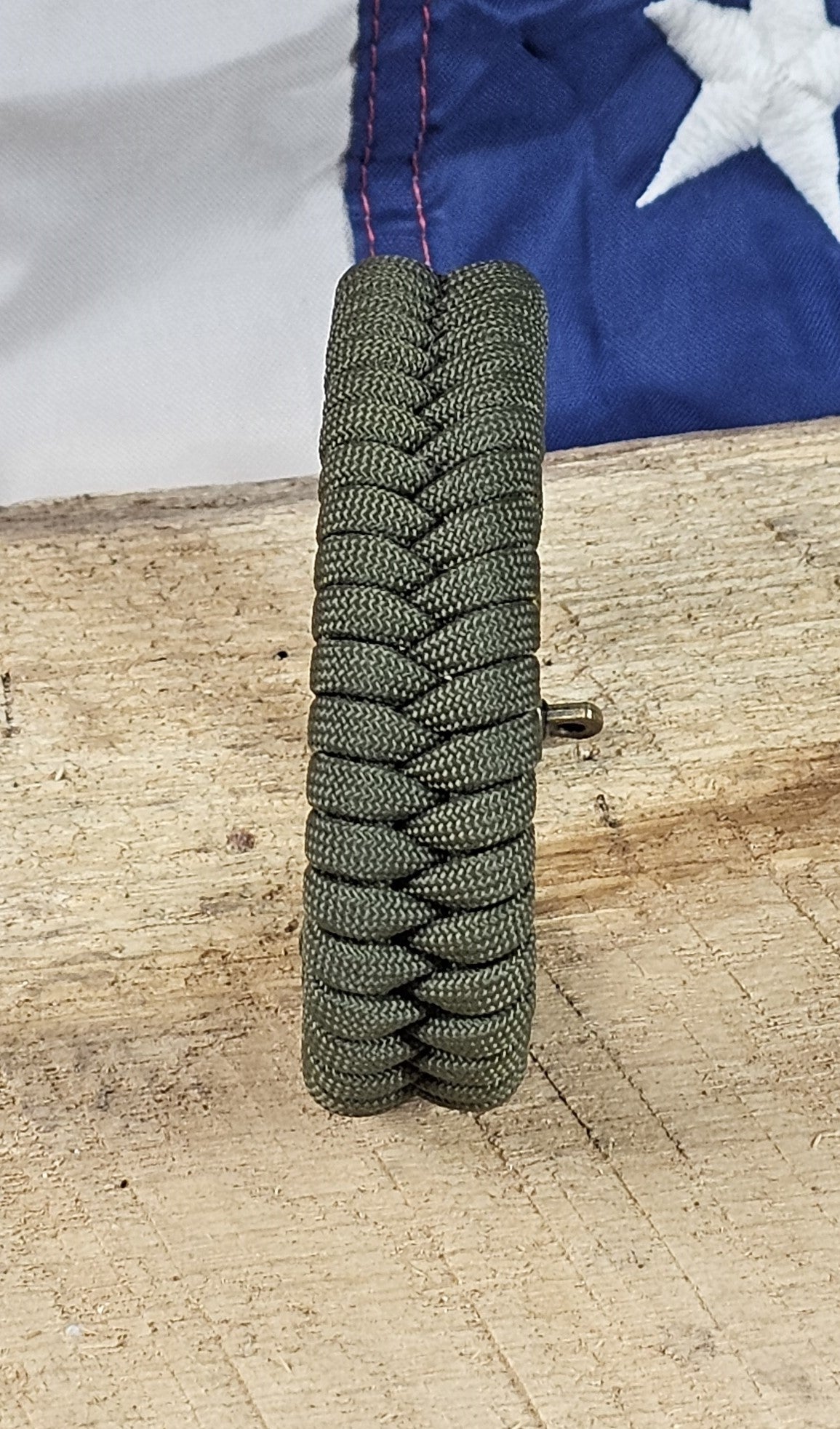 Men's Fishtail Weave Paracord Bracelet - OD Green - Bronze Metal Shackle