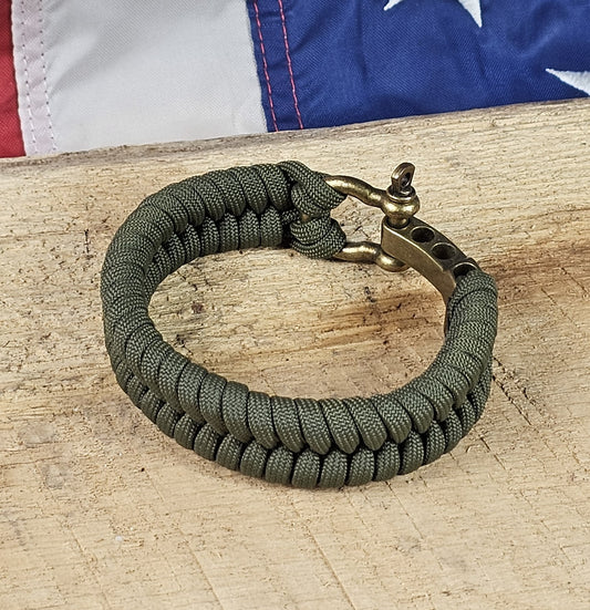 Men's Fishtail Weave Paracord Bracelet - OD Green - Bronze Metal Shackle