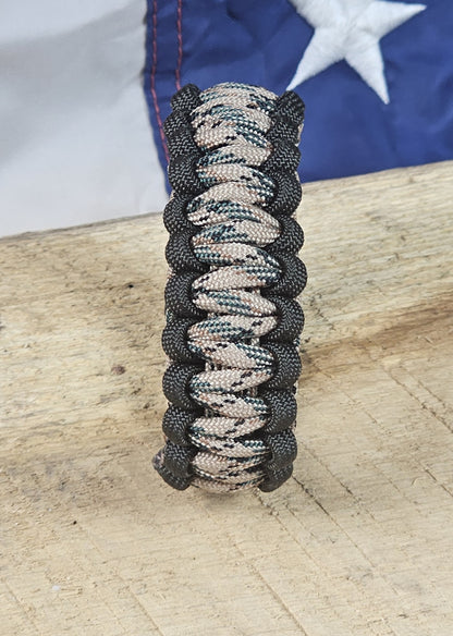 Men's Cobra Weave Paracord Bracelet – Desert Camo - Dark Olive Trim - Black, Plastic, Buckle