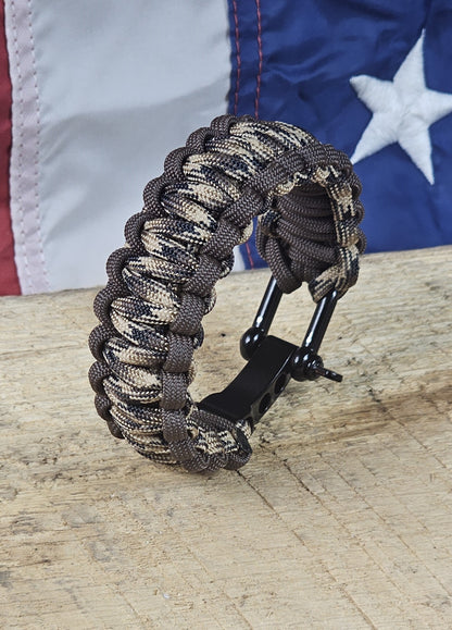 Men's Cobra Weave Paracord Bracelet - Tomahawk Camo Core - Brown Trim - Black Metal Shackle