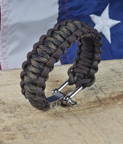 Men's Cobra Weave Paracord Bracelet - Forest Camo Core - Brown Trim - Silver Metal Shackle