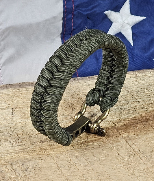 Men's Fishtail Weave Paracord Bracelet - OD Green - Bronze Metal Shackle